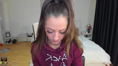 IvyFox online show from January 2025 01:28:01 PM
