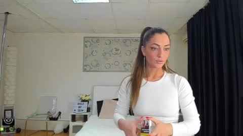 IvyFox online show from February 2025 06:24:01 PM