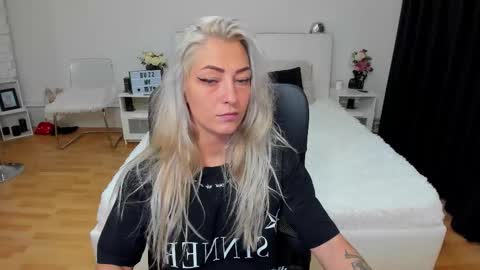 IvyFox online show from September 2025 11:11:01 AM