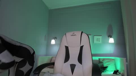 IVY - Follow me 3 online show from December 2024 06:43:01 AM