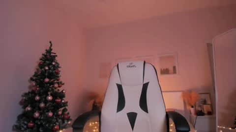 IVY - Follow me 3 online show from December 2024 06:45:02 AM