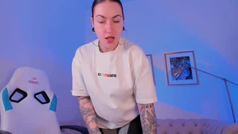 IVY - Follow me 3 online show from February 2025 09:25:02 AM