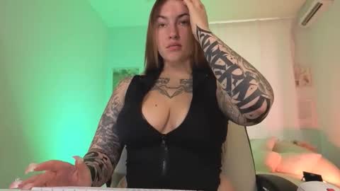 IVY - Follow me 3 online show from September 2025 09:31:01 AM