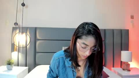IvyJhonss online show from September 2025 11:43:01 AM