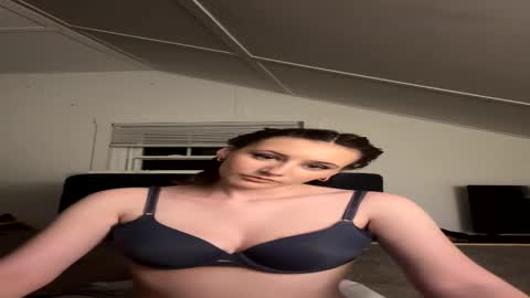 Snapshot of ivyrose67 chatting on May 2026 05:57:01 AM ivyrose67 online show from May 2026 05:57:01 AM