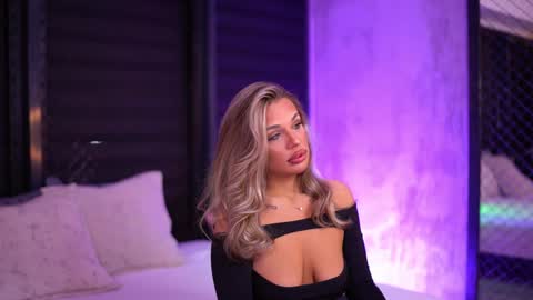 IvyRowa online show from January 2025 07:05:01 PM