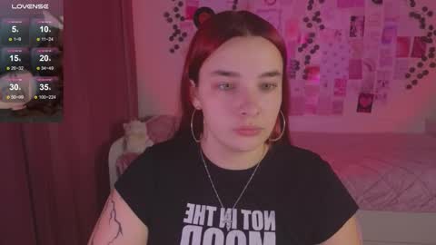 Snapshot of iwi_wi_wi chatting on October 2025 10:10:01 PM Daisy online show from October 2025 10:10:01 PM