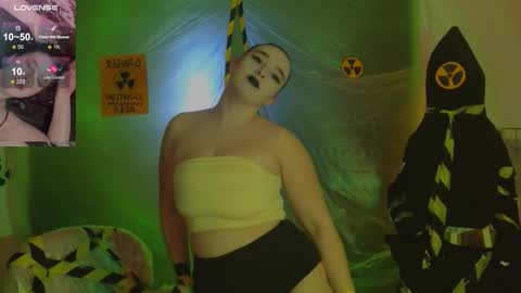 Snapshot of iwi_wi_wi chatting on October 2025 08:54:02 PM Daisy online show from October 2025 08:54:02 PM