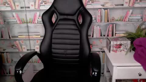 Snapshot of iwillfall_ chatting on February 2025 11:48:02 PM Maxim online show from February 2025 11:48:02 PM