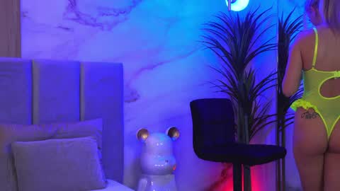 izabelle_02 online show from April 2026 03:47:01 AM