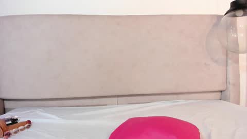 izelevans online show from March 2026 01:04:02 PM