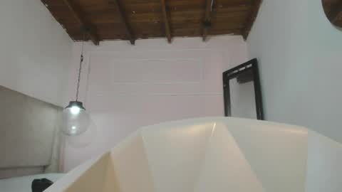 izelevans online show from March 2026 12:17:02 PM