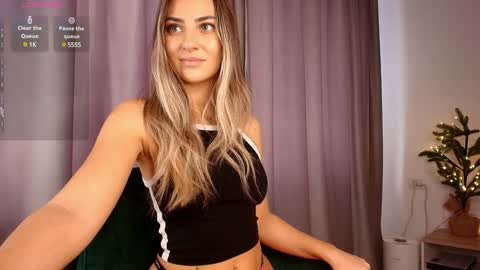 Snapshot of izy_bellee chatting on January 2025 09:15:01 AM izy bellee online show from January 2025 09:15:01 AM