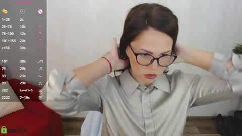 Queen of nylon  Victoria online show from October 2025 05:25:01 AM