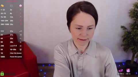 Queen of nylon  Victoria online show from February 2026 05:33:02 AM