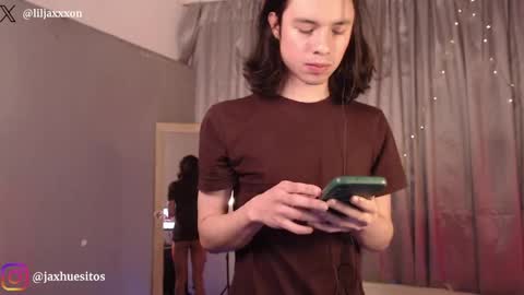Snapshot of j_a_x_x_x_o_n chatting on May 2026 01:26:02 PM Hey im Jaxxxon check my info online show from May 2026 01:26:02 PM