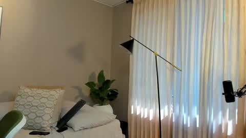 Jackson Bell online show from February 2025 07:48:02 PM