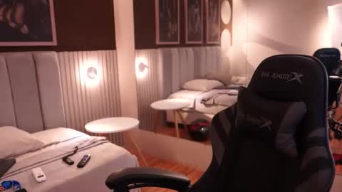 Jackson Bell online show from September 2025 06:00:01 PM