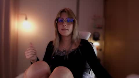 Snapshot of jacky_croft chatting on June 2026 03:25:01 AM Linda Sofia help me get to 100 thumbs up online show from June 2026 03:25:01 AM