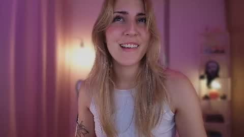 Snapshot of jacky_croft chatting on July 2026 01:38:01 AM Linda Sofia help me get to 100 thumbs up online show from July 2026 01:38:01 AM