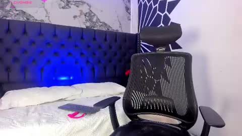 Snapshot of jacobjohns_ chatting on June 2026 05:43:01 AM Jacob online show from June 2026 05:43:01 AM