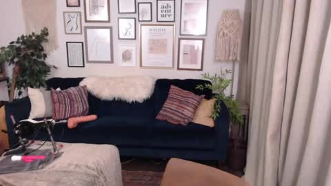 Jade online show from January 2025 06:14:01 PM