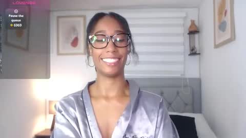 Snapshot of jade_obi chatting on January 2025 02:46:02 PM Jade smile online show from January 2025 02:46:02 PM