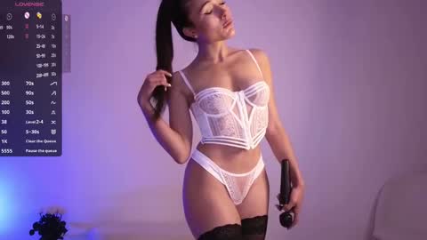 Snapshot of jade_paris chatting on November 2025 06:10:01 PM Jade Paris online show from November 2025 06:10:01 PM