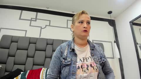 Jade  online show from December 2024 10:39:01 AM