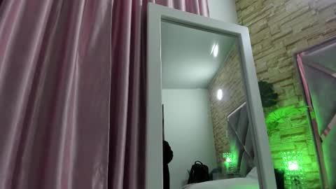 jade white  online show from September 2025 12:38:02 PM