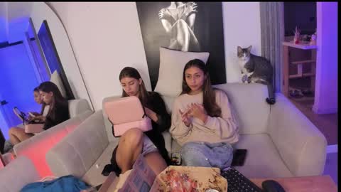 Snapshot of jade_ws chatting on October 2025 02:01:02 AM Jade online show from October 2025 02:01:02 AM