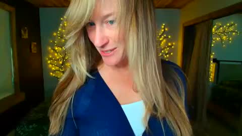 jadeamaryllis_ online show from April 2026 03:28:02 PM