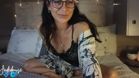 Snapshot of jadedmuse chatting on July 2026 09:08:02 PM Jade online show from July 2026 09:08:02 PM
