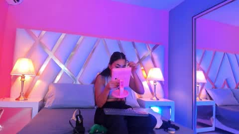 Jade online show from October 2025 08:40:01 PM