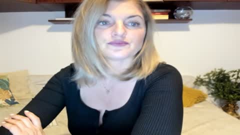 Snapshot of jadore_able82 chatting on December 2024 02:44:02 AM elena online show from December 2024 02:44:02 AM