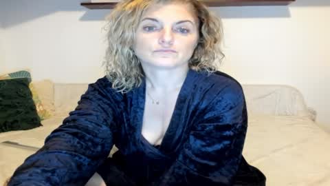 Snapshot of jadore_able82 chatting on January 2025 05:45:02 AM elena online show from January 2025 05:45:02 AM