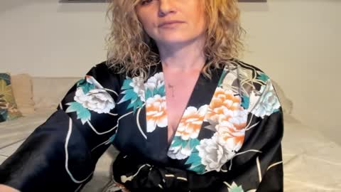 Snapshot of jadore_able82 chatting on January 2025 02:29:02 AM elena online show from January 2025 02:29:02 AM