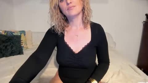 Snapshot of jadore_able82 chatting on January 2025 02:38:01 AM elena online show from January 2025 02:38:01 AM