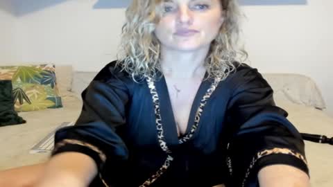 Snapshot of jadore_able82 chatting on February 2025 05:41:01 AM elena online show from February 2025 05:41:01 AM