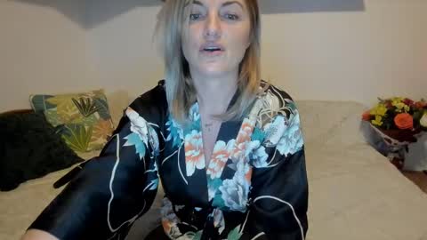Snapshot of jadore_able82 chatting on February 2025 04:25:01 AM elena online show from February 2025 04:25:01 AM