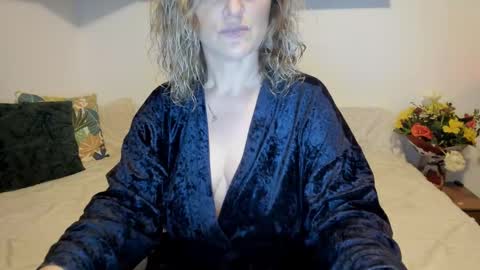 Snapshot of jadore_able82 chatting on February 2025 02:40:01 AM elena online show from February 2025 02:40:01 AM