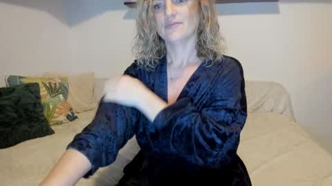 Snapshot of jadore_able82 chatting on February 2025 02:51:02 AM elena online show from February 2025 02:51:02 AM