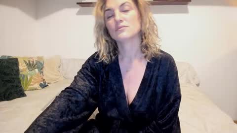 Snapshot of jadore_able82 chatting on March 2025 02:36:01 AM elena online show from March 2025 02:36:01 AM