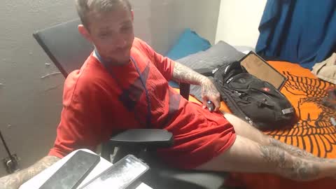 showingitoff online show from October 2025 06:45:01 AM