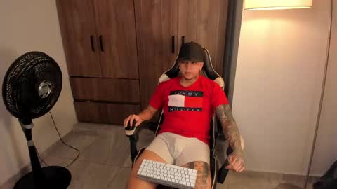 Snapshot of jake_pons chatting on June 2026 10:19:01 AM Jake Pons online show from June 2026 10:19:01 AM