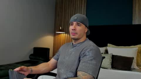 jakestone_1 online show from November 2025 01:04:02 AM