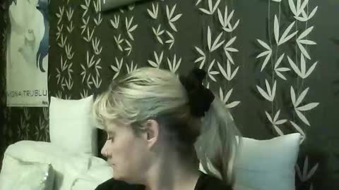 Snapshot of jakkilouise chatting on October 2025 09:58:02 PM JAKKI LOUISE pornstar online show from October 2025 09:58:02 PM