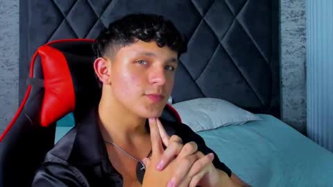 jamesgolden_ online show from March 2025 05:43:02 PM
