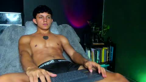 jamesgolden_ online show from September 2025 12:37:02 AM