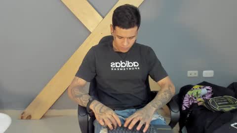 Snapshot of jamesinked_ chatting on December 2024 02:59:01 PM Jamesinked online show from December 2024 02:59:01 PM